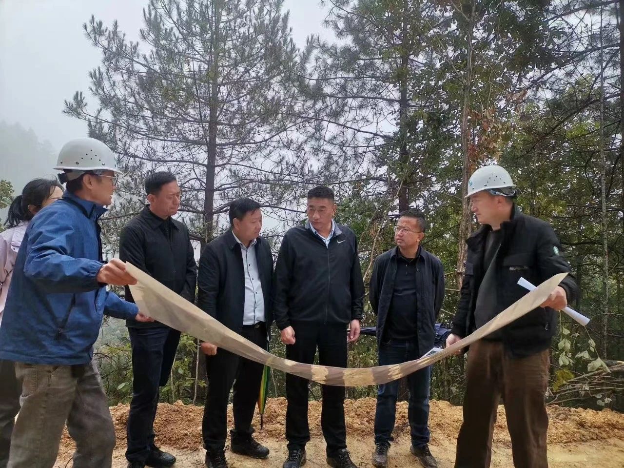 1729839775965042297.jpg 2.jpg