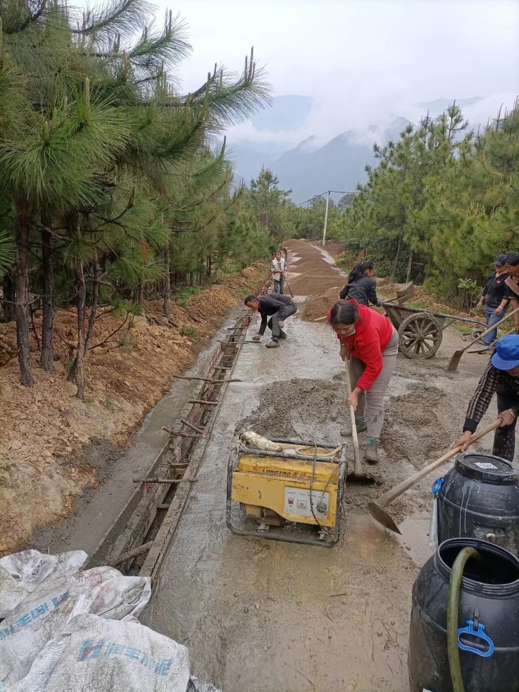 人心齐，泰山移。只要有群众<span id=