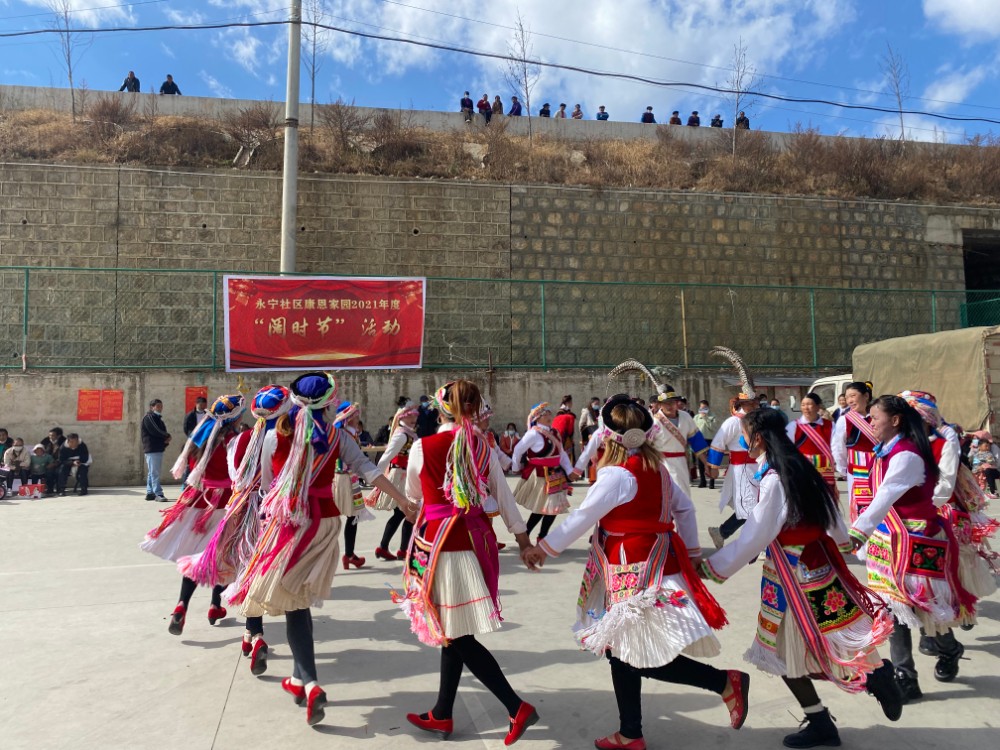 跳起欢乐的“瓦器器‘，唱响共产党好、伟大祖国好、社会主义好、民族区域自治制度好主旋律。杨洪程.jpg