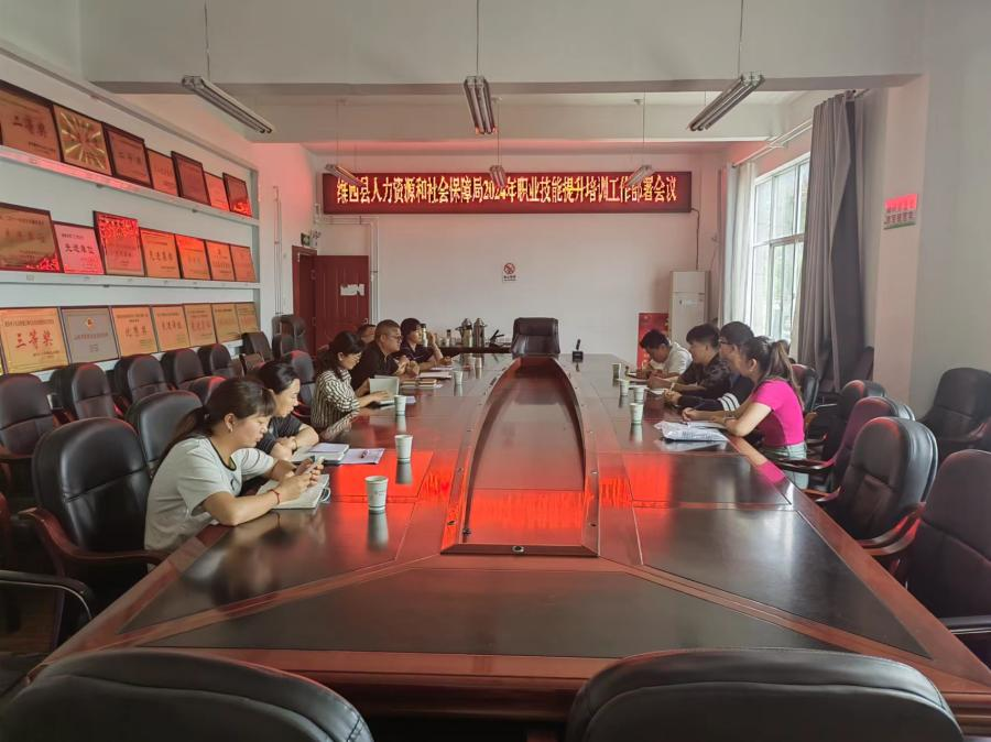 1718967748114079168.png 就业.png